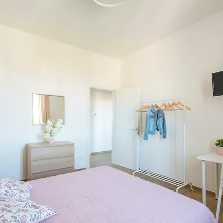 Altido Pampurio Airport Apartment *